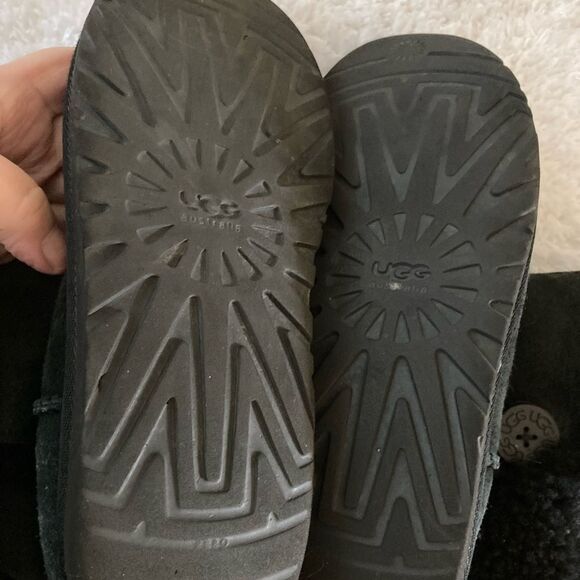 UGG women’s Bailey buckle boots - Picture 5 of 7